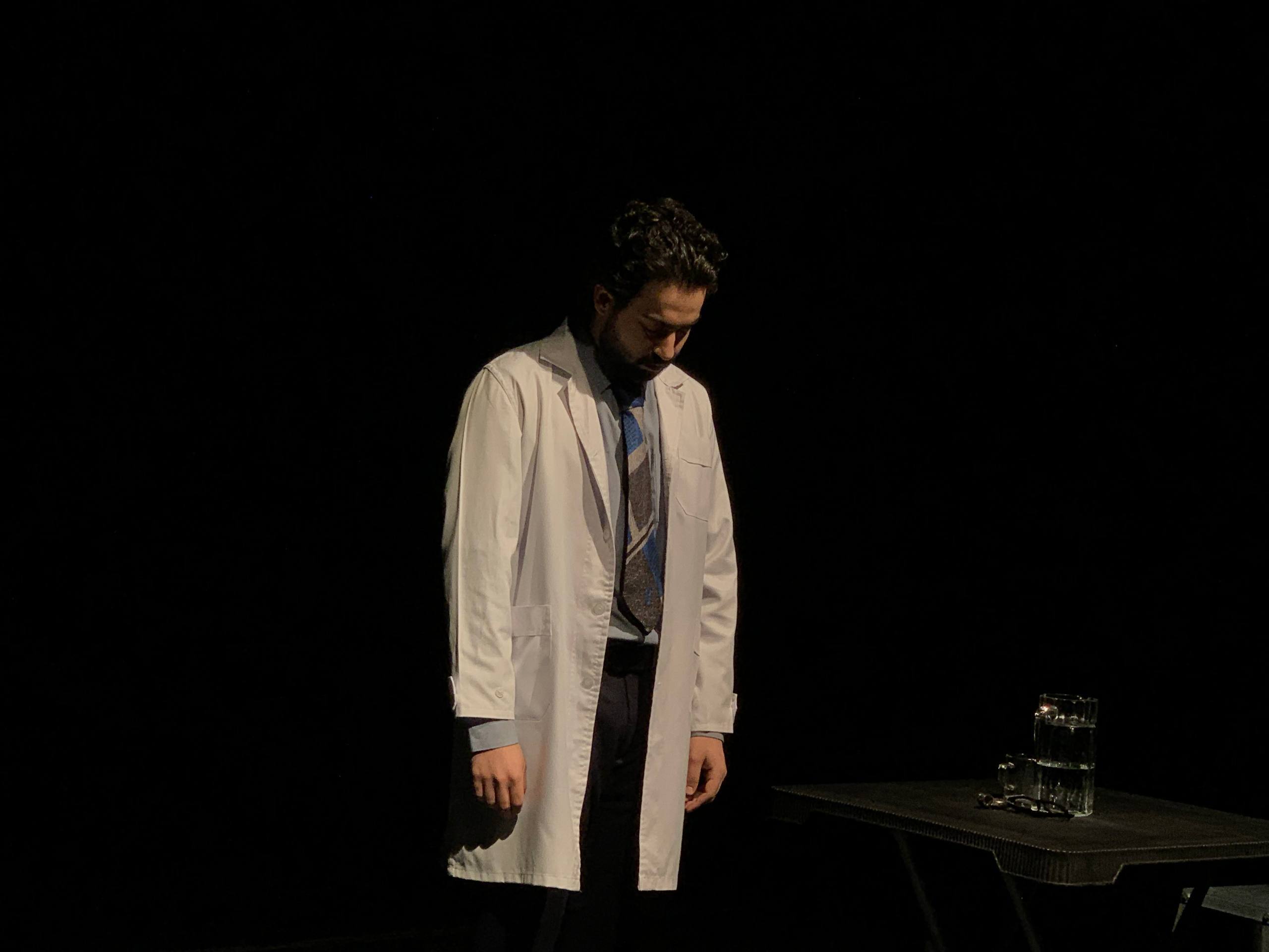 نمایش «تا هیچ چیز عوض نشود»