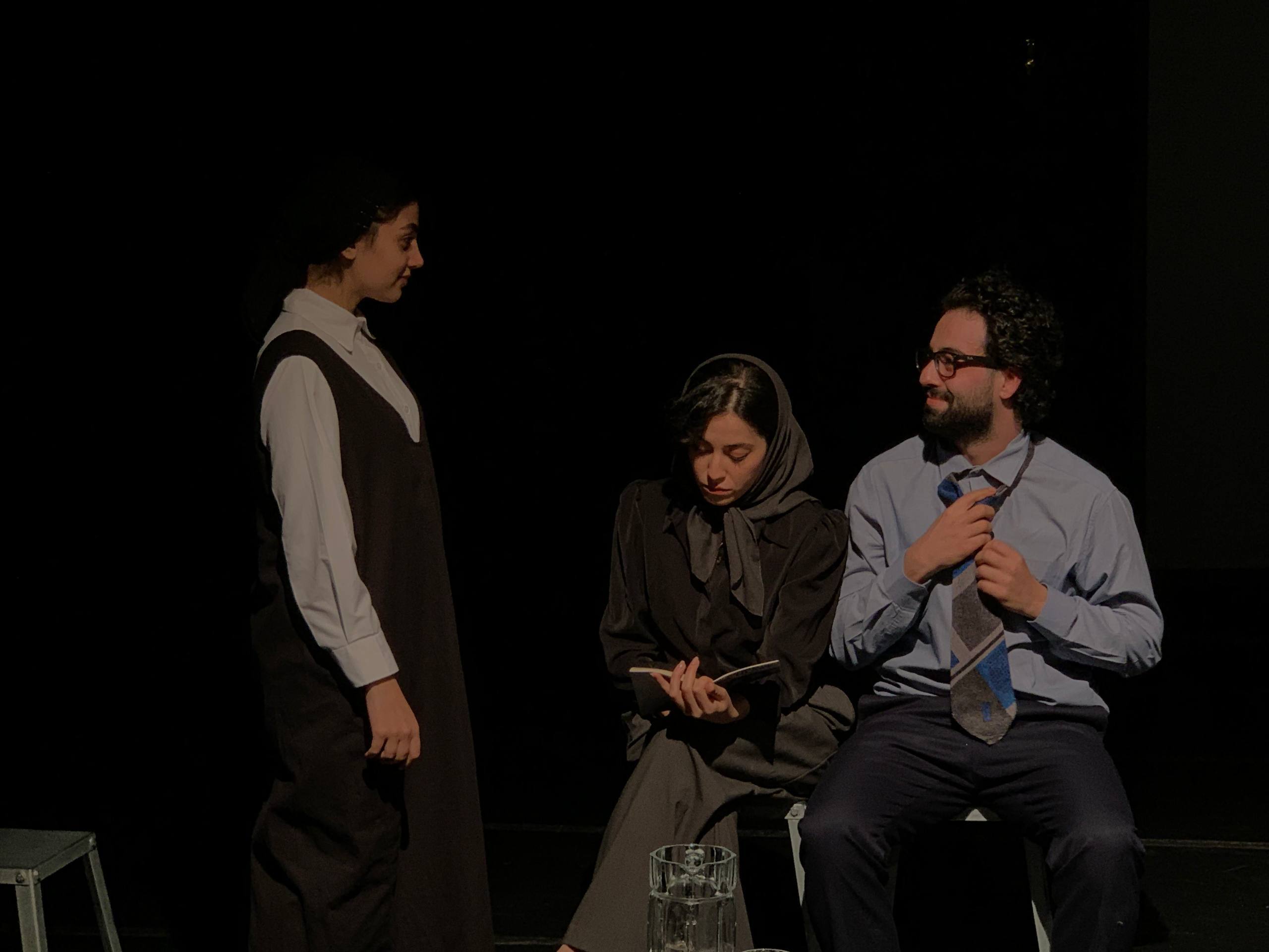 نمایش «تا هیچ چیز عوض نشود»