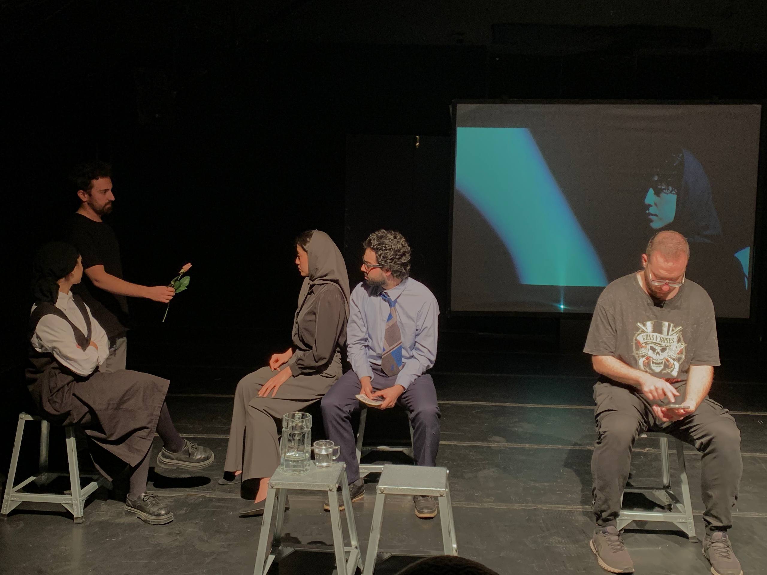 نمایش «تا هیچ چیز عوض نشود»