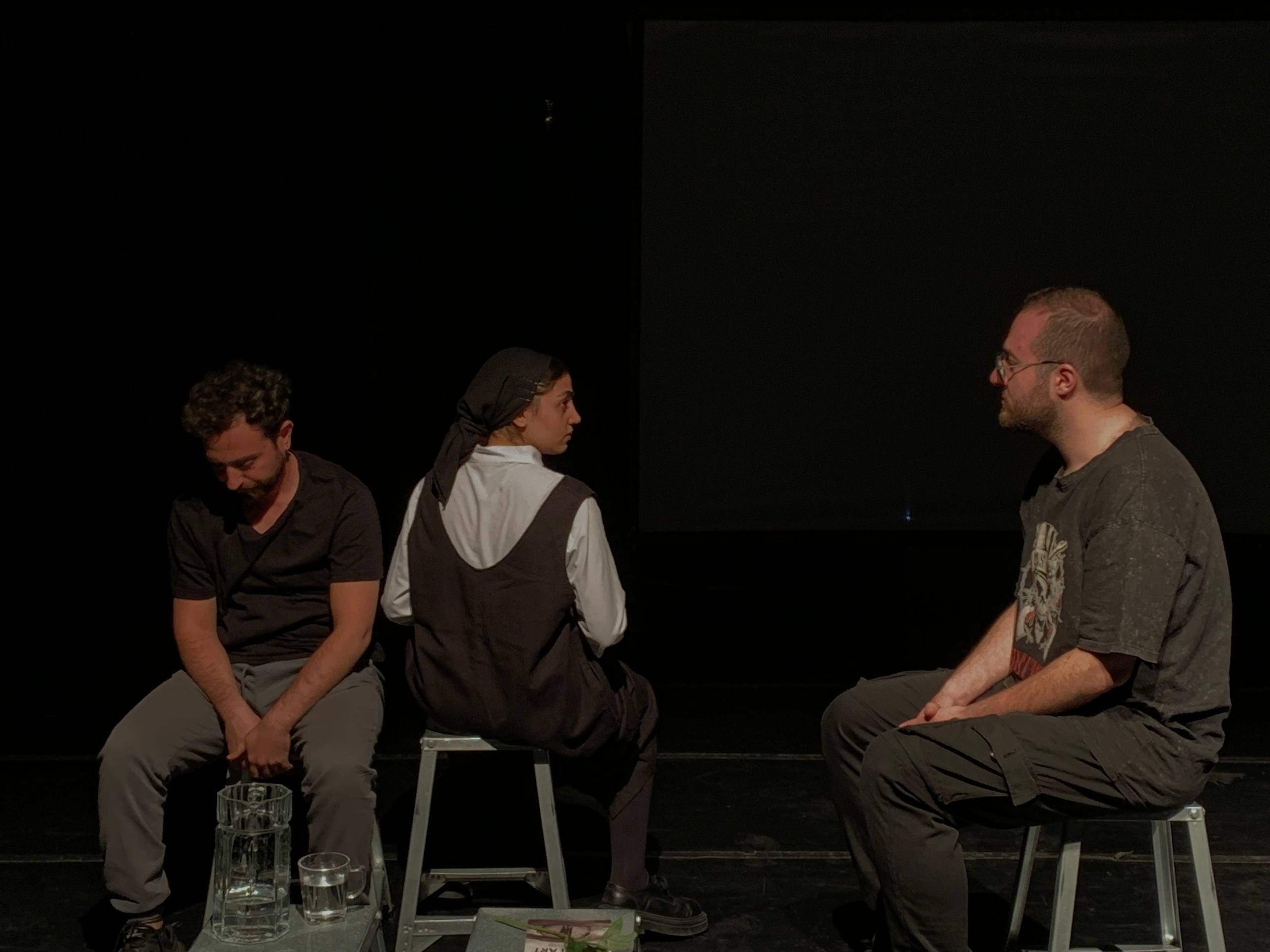 نمایش «تا هیچ چیز عوض نشود»