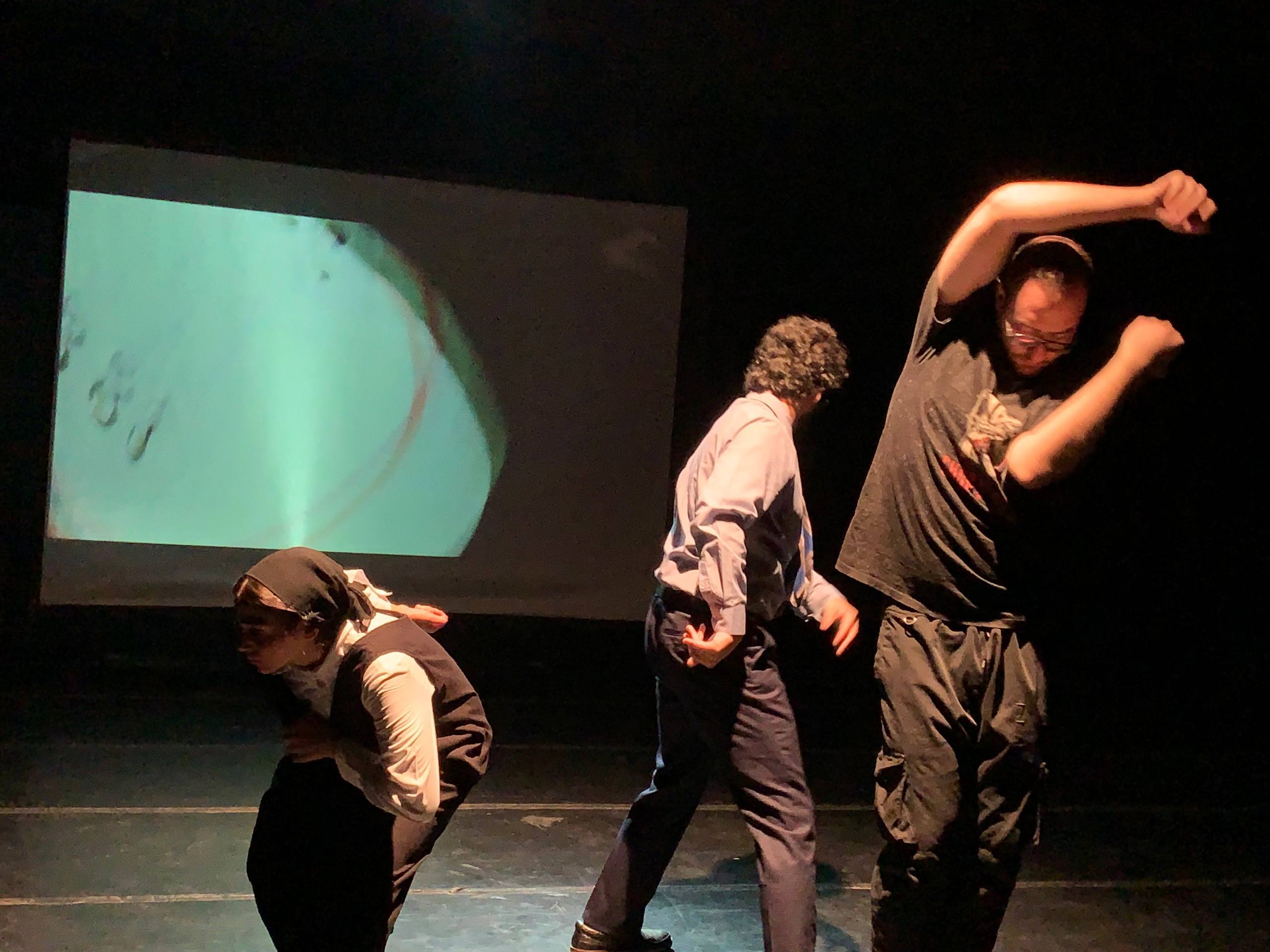 نمایش «تا هیچ چیز عوض نشود»