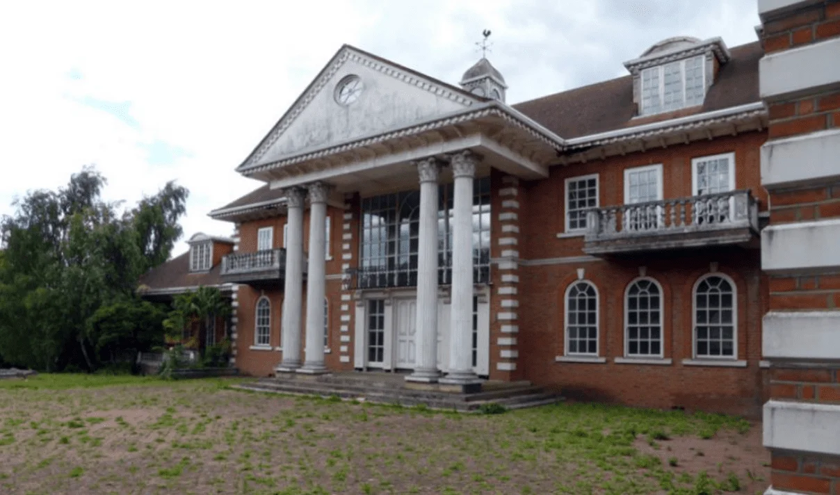 موسس بانک آینده