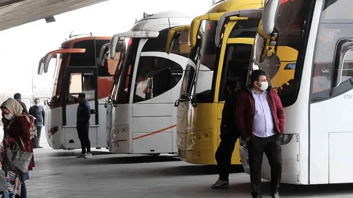 خاک خوردن اتوبوسهای صفر در گمرک خاک خوردن اتوبوسهای صفر در گمرک