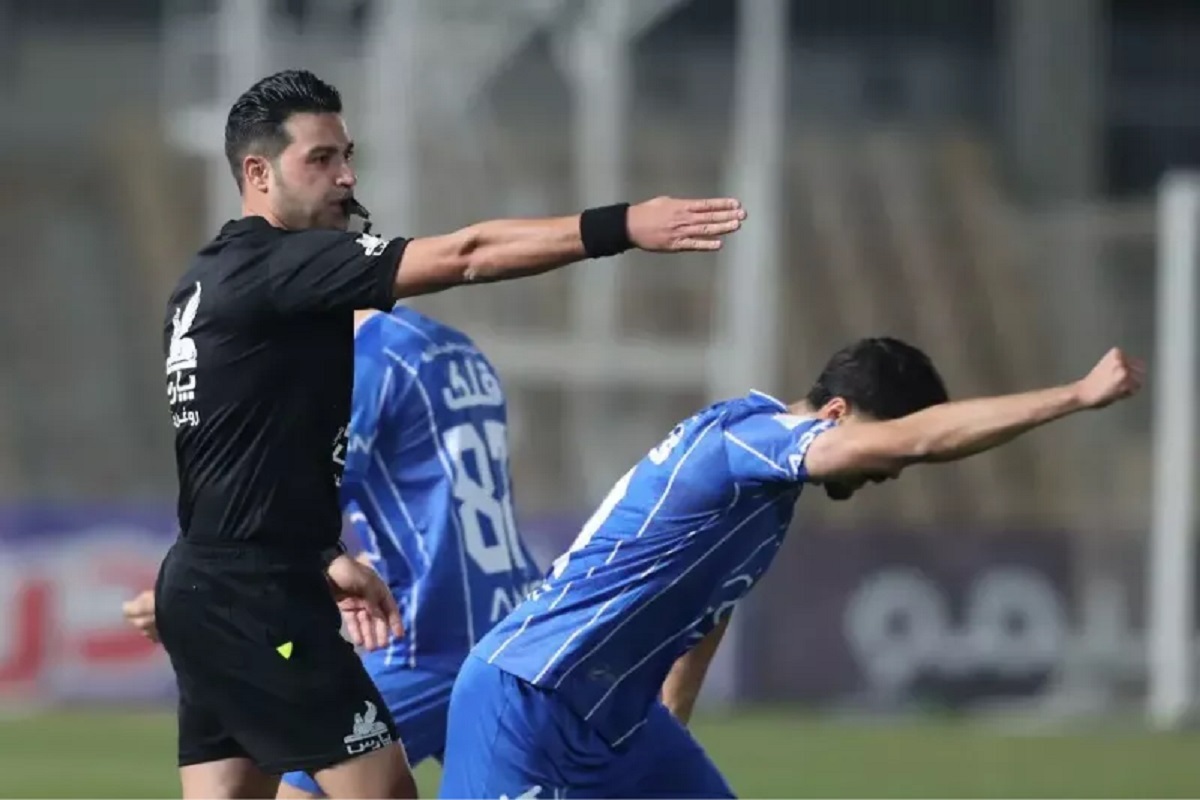 پنالتی استقلال مقابل پادیاب صحیح بود