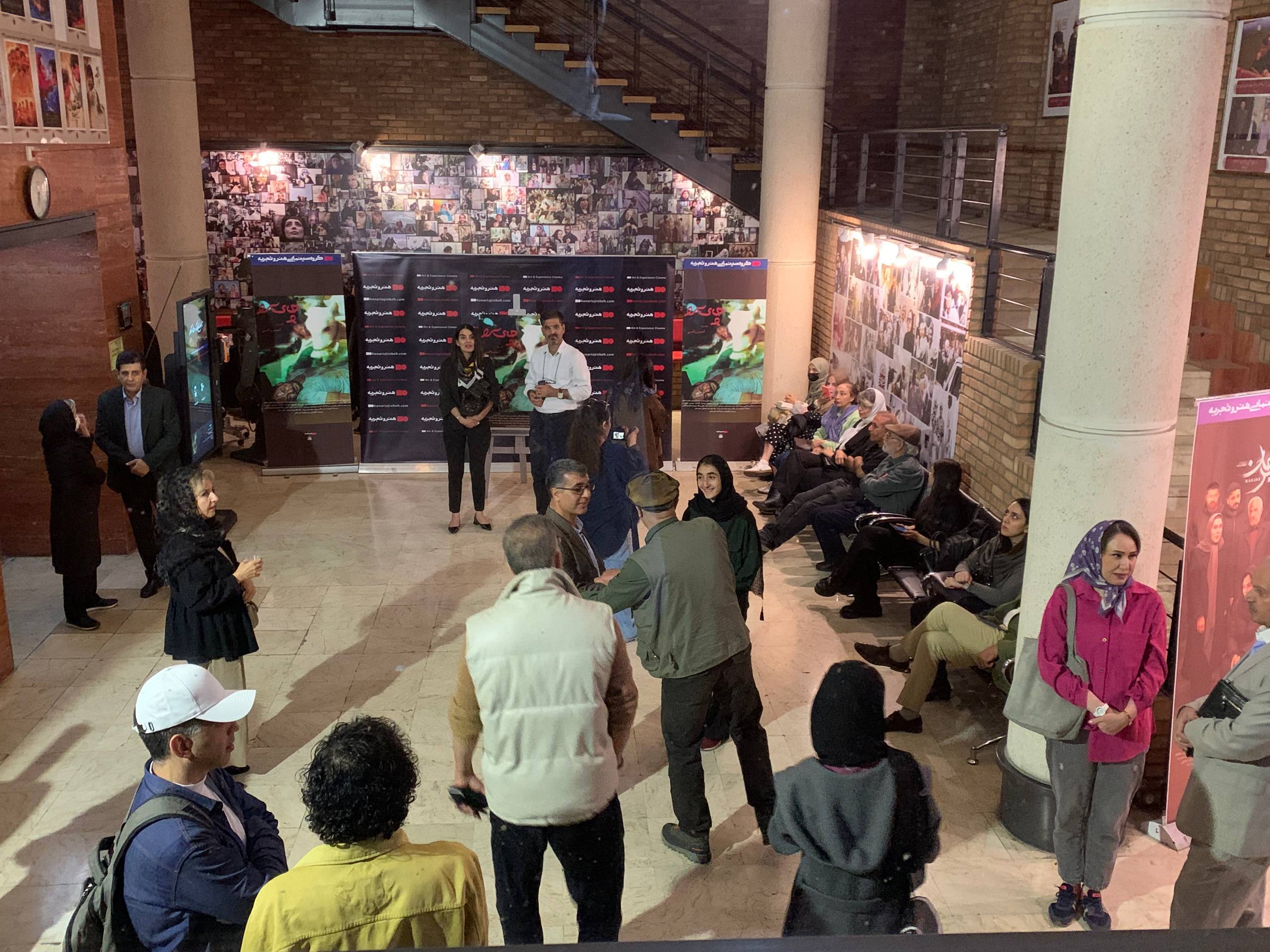 گزارش تصویری اکران فیلم چای سرد ویژه هنرمندان در سالن سینماتوگراف موزه سینما