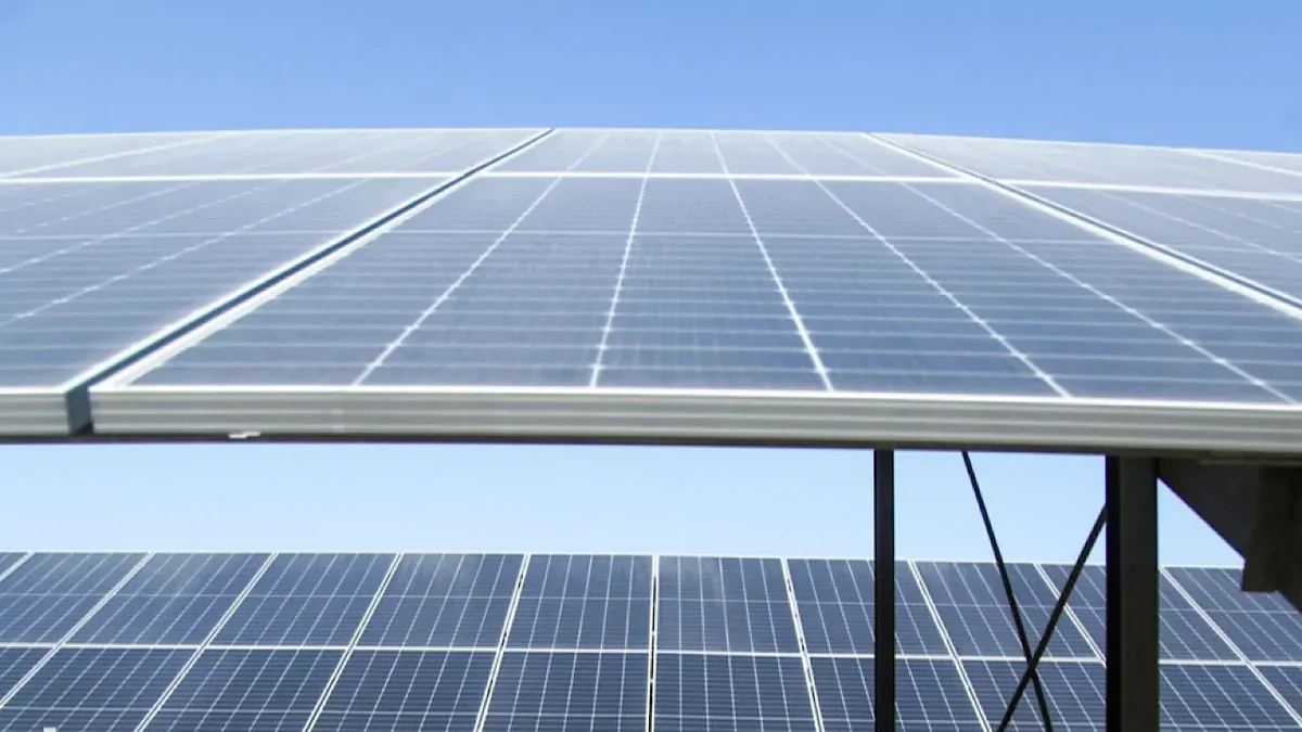 پنل‌های خورشیدی