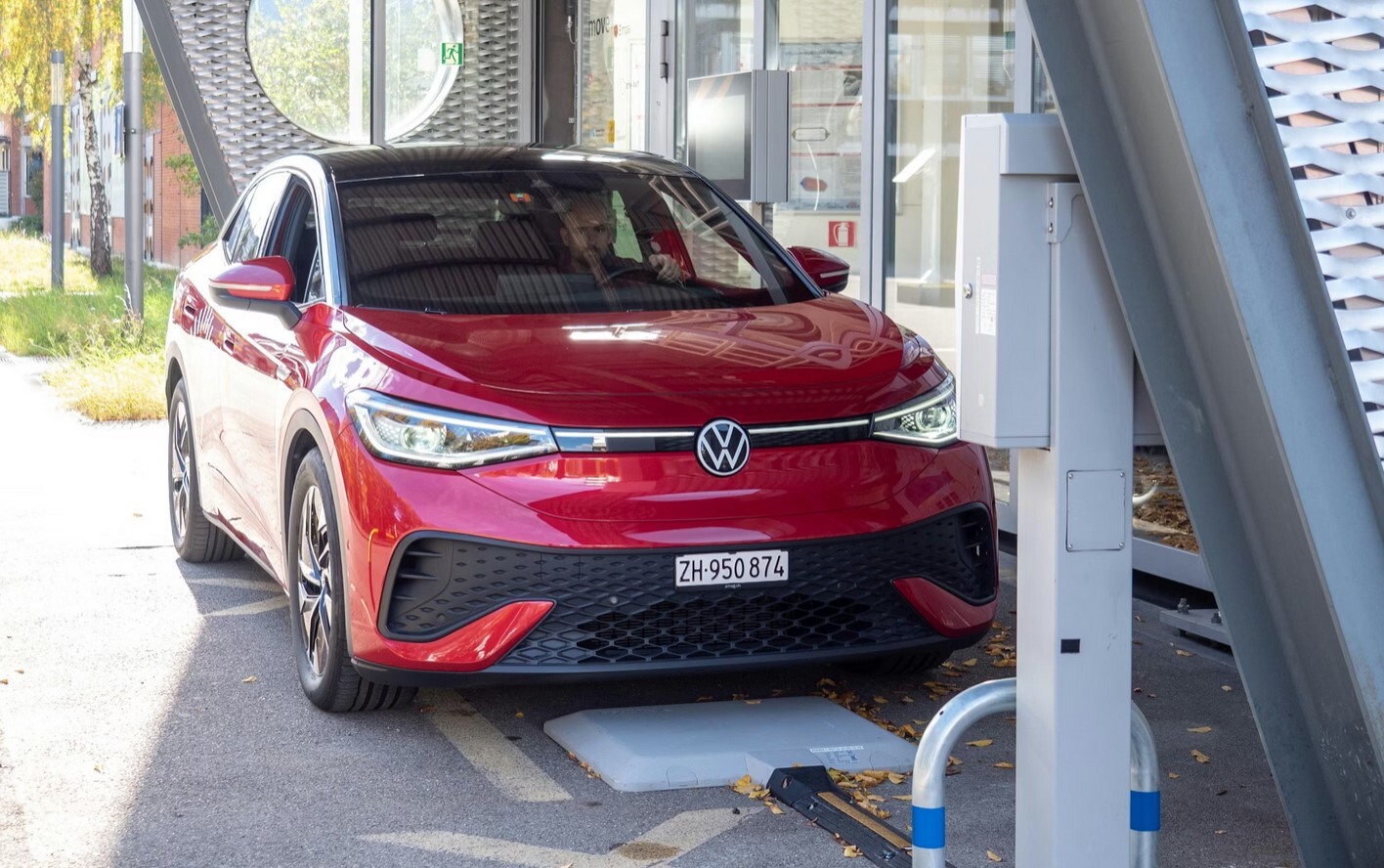 شارژ بی سیم خودروهای برقی واقعی شد: فقط پارک کن و تمام! شارژ بی سیم خودروهای برقی واقعی شد: فقط پارک کن و تمام!