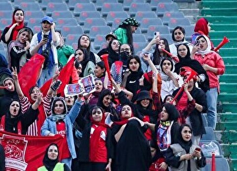 رقص و شادی دختران هوادار نساجی با آهنگ محلی مازنی