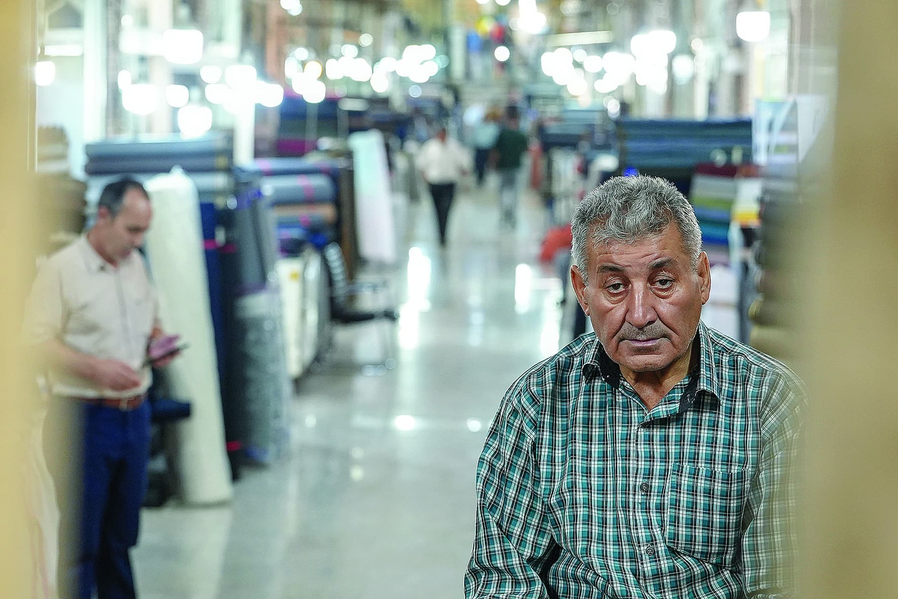 کارگران زیر بار گرانی