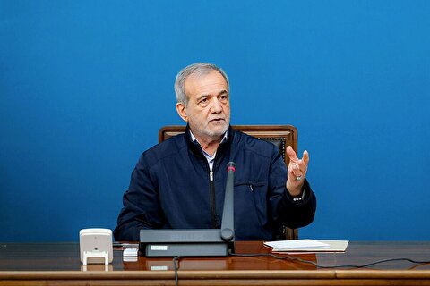 پزشکیان: زنان سازندگان جامعه‌اند؛ هیچ‌گاه باور نداشتم زن کمتر از مرد است