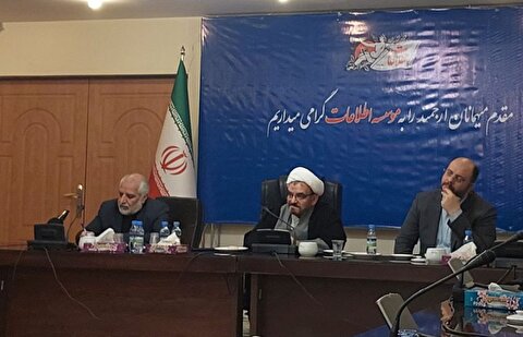 دیدار بانوان خبرنگار با نماینده ولی‌فقیه در مؤسسه اطلاعات به مناسبت میلاد حضرت فاطمه زهرا (س)