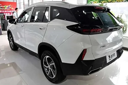 نوسان ارز بازار خودرو را فلج کرد/ دولت چه می‌کند؟