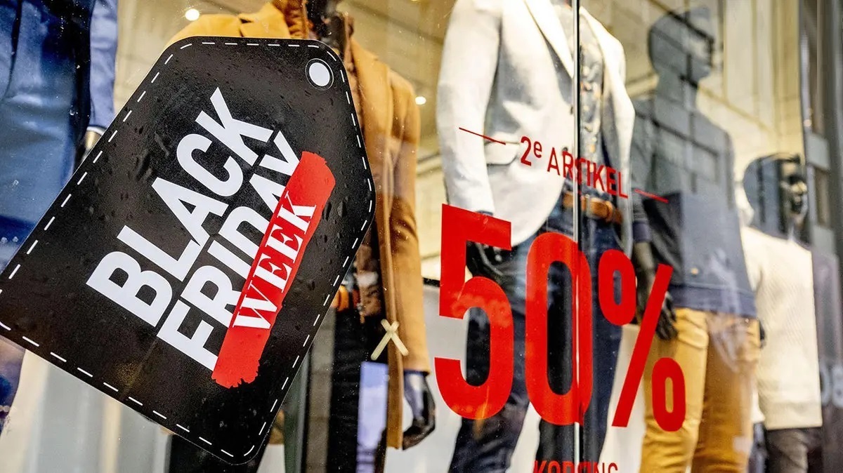 جمعه سیاه ایرانی؛ آینهای از نااطمینانی اقتصادی/ نبرد برای بقا در اقتصاد تورمی جمعه سیاه ایرانی؛ آینهای از نااطمینانی اقتصادی/ نبرد برای بقا در اقتصاد تورمی